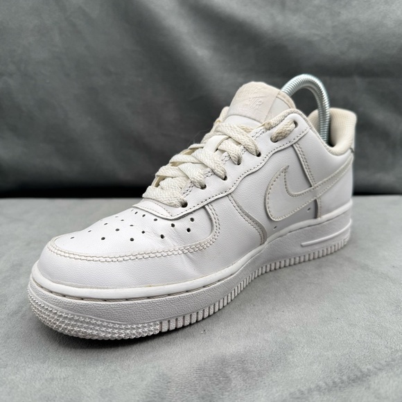 Nike Air Force 1 Low ’07 Triple White Women’s Size 7 Classic Sneakers - Picture 4 of 14